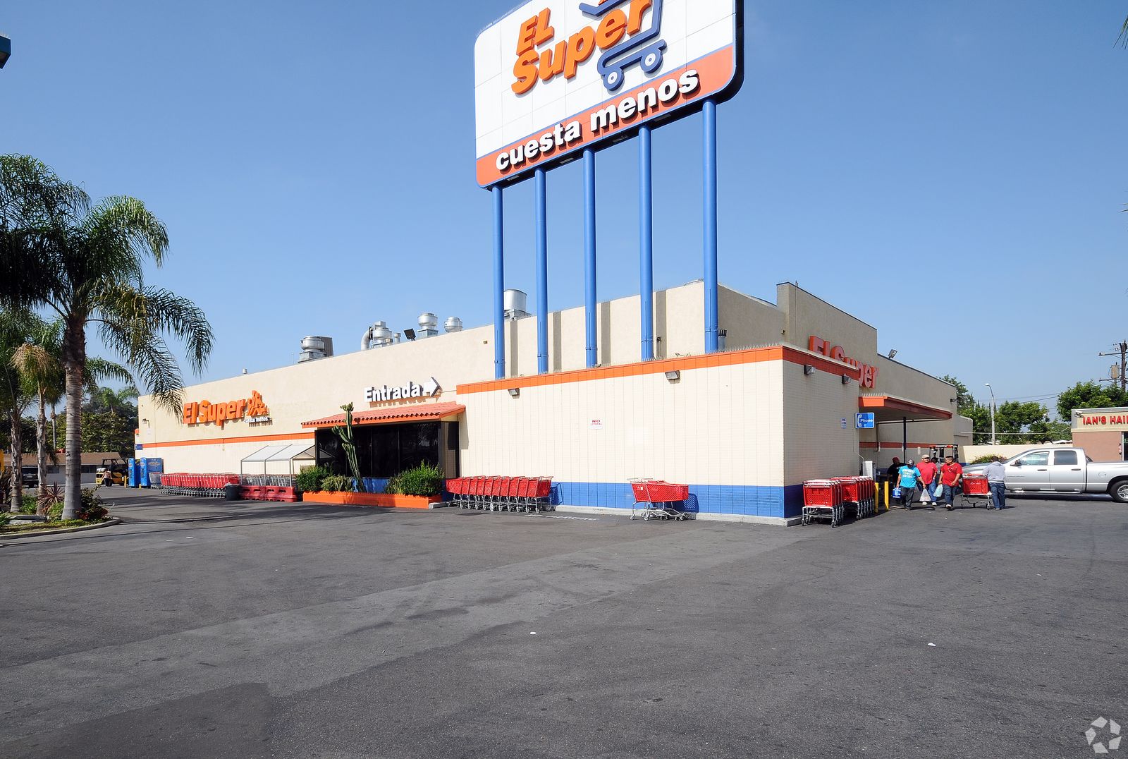 32,885 SF Grocery-Anchored Retail, El Super, Anaheim, CA