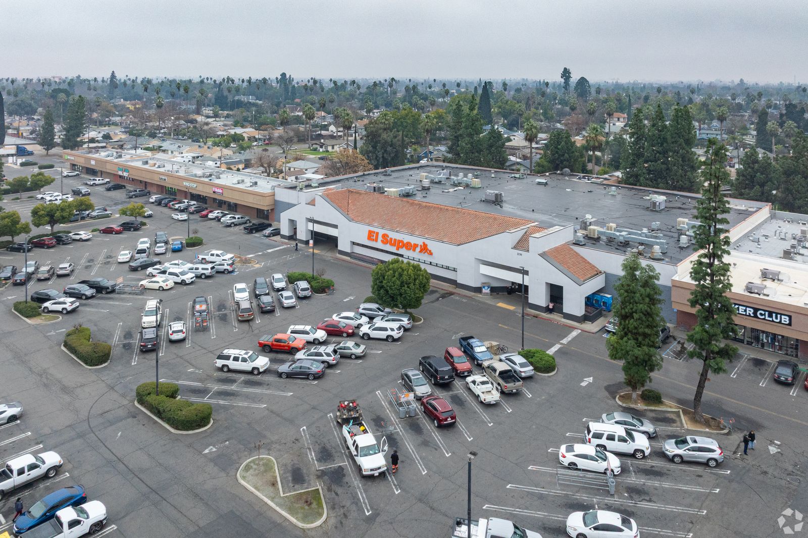 52,400 SF Grocery Retail, El Super, Fresno, CA