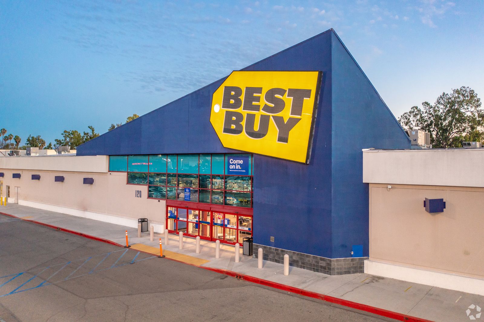 104,000 SF Retail Center, Best Buy and 24 Hour Fitness, Fullerton, CA